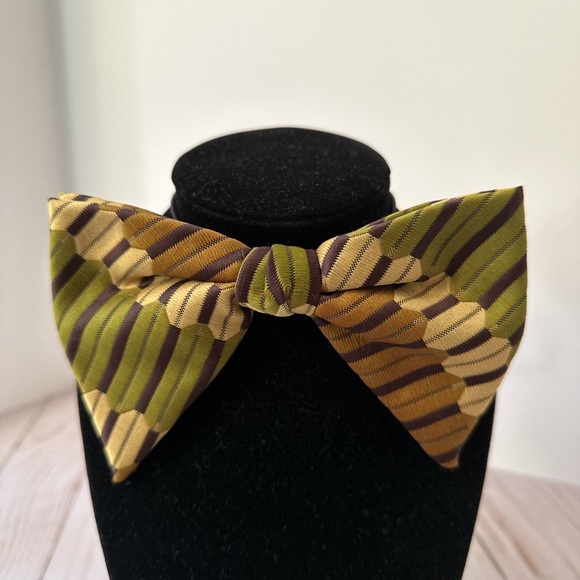 Lot of 3 men’s bow ties in assorted tying styles: Stafford, Old Spice & Vintage - Picture 3 of 3